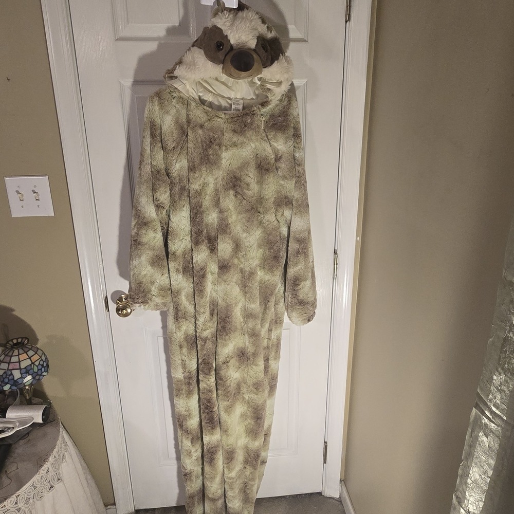 Hyde & EEK Adult Plush SLOTH Halloween Costume SIZE Medium ONE PIECE PAJAMAS